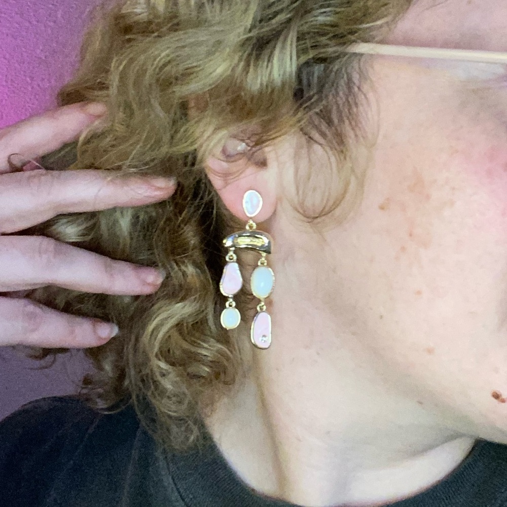 NWT Mismatched Dangle Resin Earrings - Picture 3 of 4